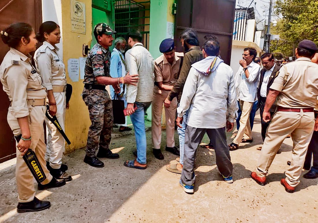 Gopalganj News  : गैंगरेप कांड में तीन आरोपितों के खिलाफ पॉक्सो स्पेशल कोर्ट ने जारी किया वारंट