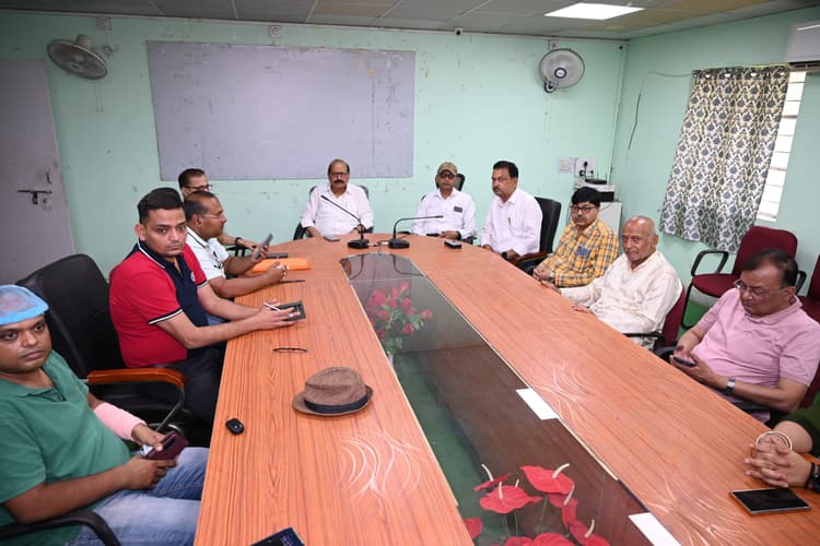 Deoghar news : आरोपियों की गिरफ्तारी नहीं होने तक चिकित्सकों की जारी रहेगी हड़ताल : झासा