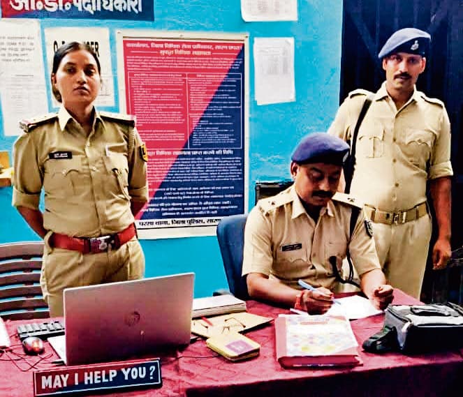 Saran News : सुपर पेट्रोलिंग टीम ने परसा थाने का किया औचक निरीक्षण