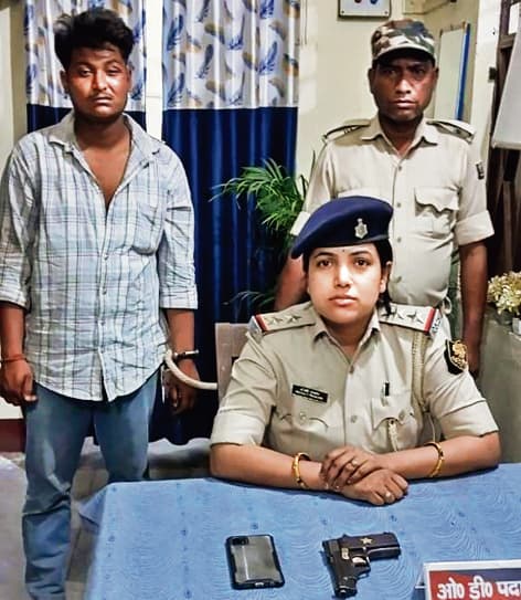 Saran News : खैरा में युवक को जान से मारने की दी धमकी, एक आरोपित गिरफ्तार