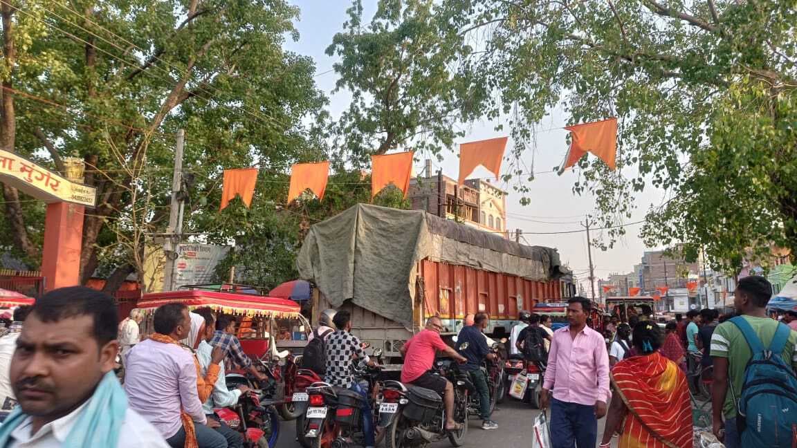 तारापुर थाना के सामने घंटों लगा रहा जाम