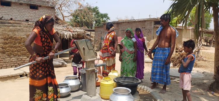 Gaya  news : विनयनगर महादलित टोले में आफत बन कर आती है गर्मी