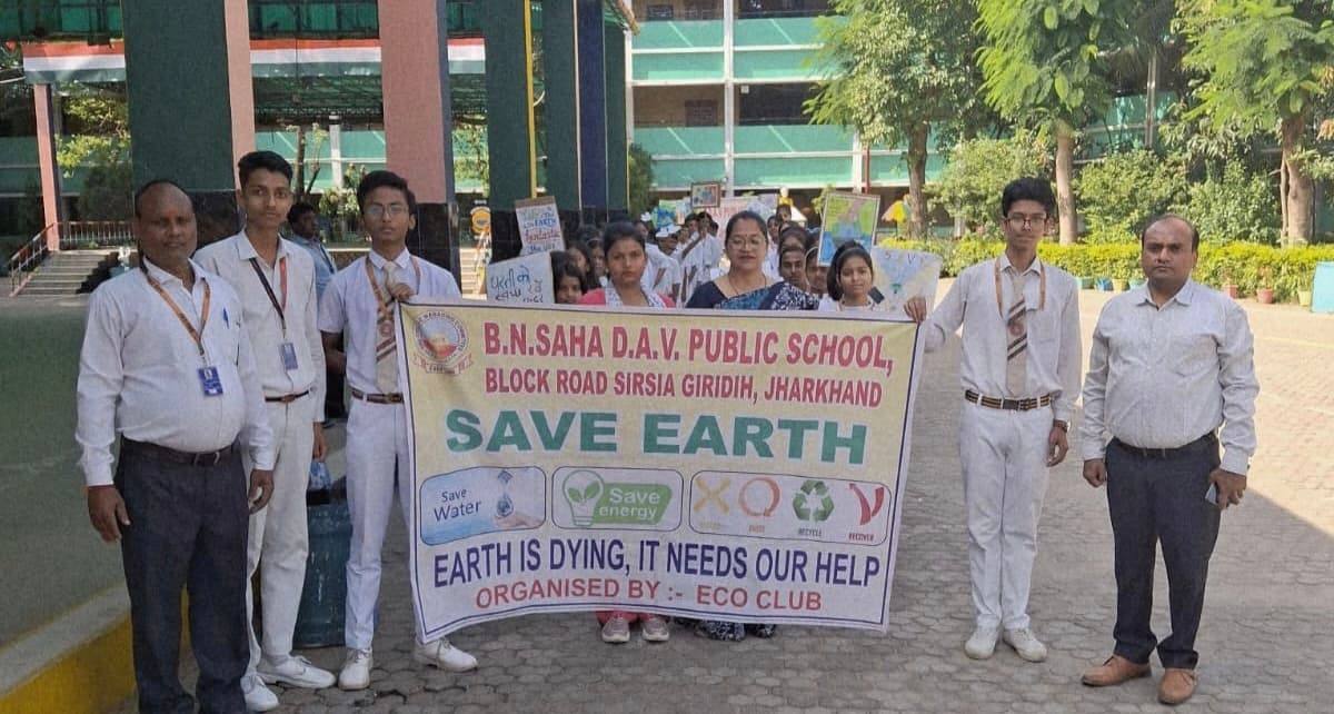 Giridih News :बीएनएस डीएवी के छात्रों ने निकाली पर्यावरण संरक्षण जागरूकता रैली