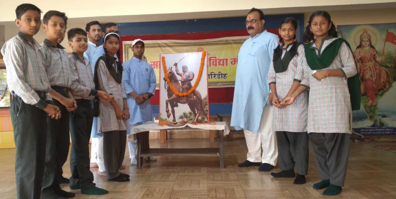 Giridih News :सरस्वती शिशु विद्या मंदिर में याद किये गये बाबू कुंवर सिंह