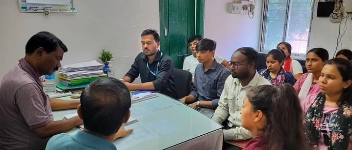 बैठक में साप्ताहिक टीकाकरण की हुई समीक्षा