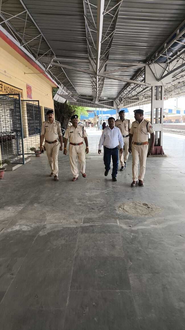 Railway news from Samastipur:हसनपुर में अमृत भारत के ठहराव को लेकर पदाधिकारी चुस्त-दुरुस्त