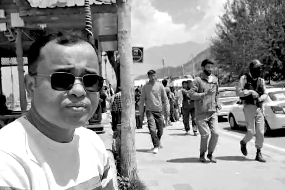 हमले के बाद नदिया के 20 पर्यटक श्रीनगर में फंसे