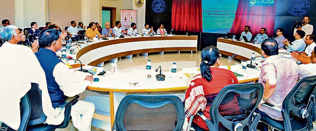Bhubaneswar News: मुख्यमंत्री ने लोक सेवा भवन में प्रोजेक्ट मॉनिटरिंग डैशबोर्ड का किया शुभारंभ
