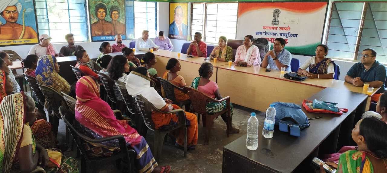 East Singhbhum News : घाटशिला में राशि लेकर आवास नहीं बनाने वालों को भेजी जायेगी नोटिस