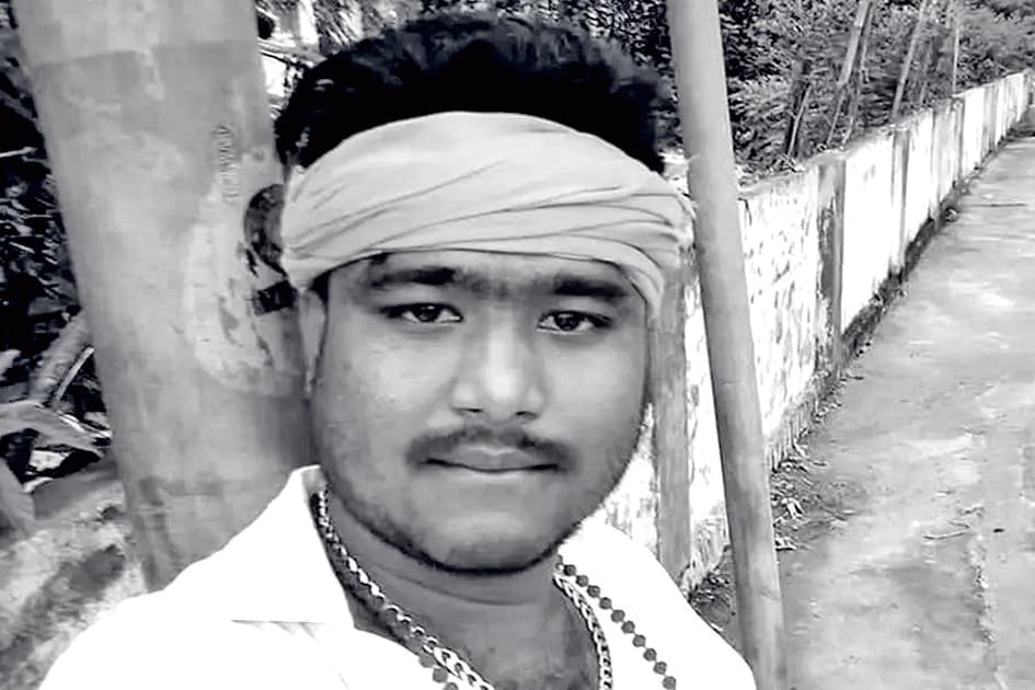 तृणमूल कांग्रेस बूथ अध्यक्ष के बेटे का बगीचे में मिला शव