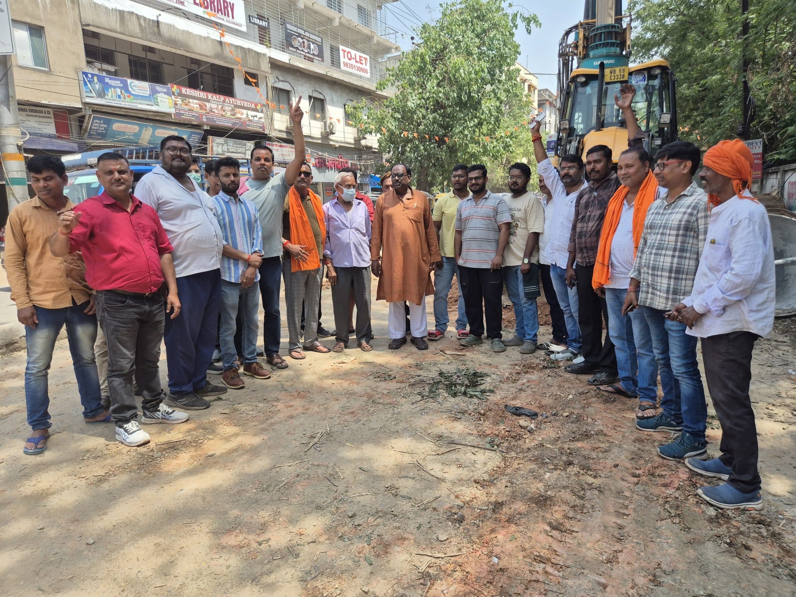 Jamshedpur News : जदयू नेताओं ने मानगो फ्लाइओवर का काम रुकवाया