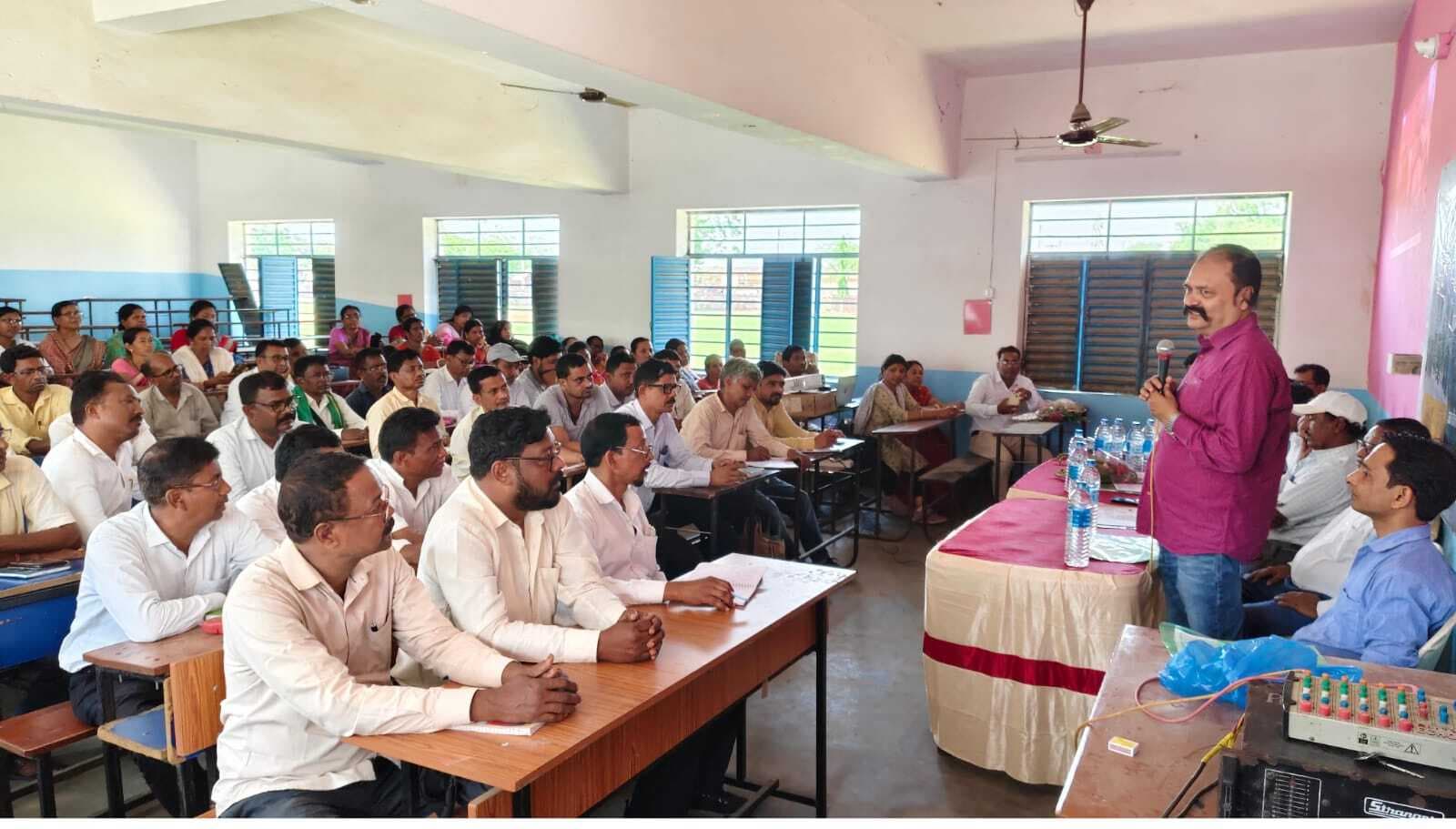 ड्रॉप आउट बच्चों को स्कूल में लाकर करें शिक्षित : बीडीओ