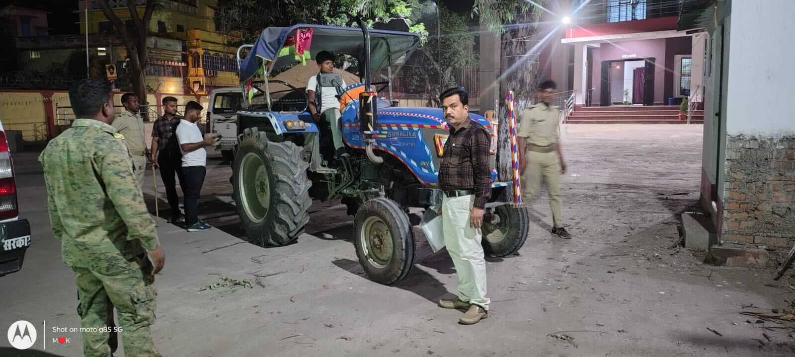 सीओ ने बालू लदे ट्रैक्टर किया जब्त, केस दर्ज