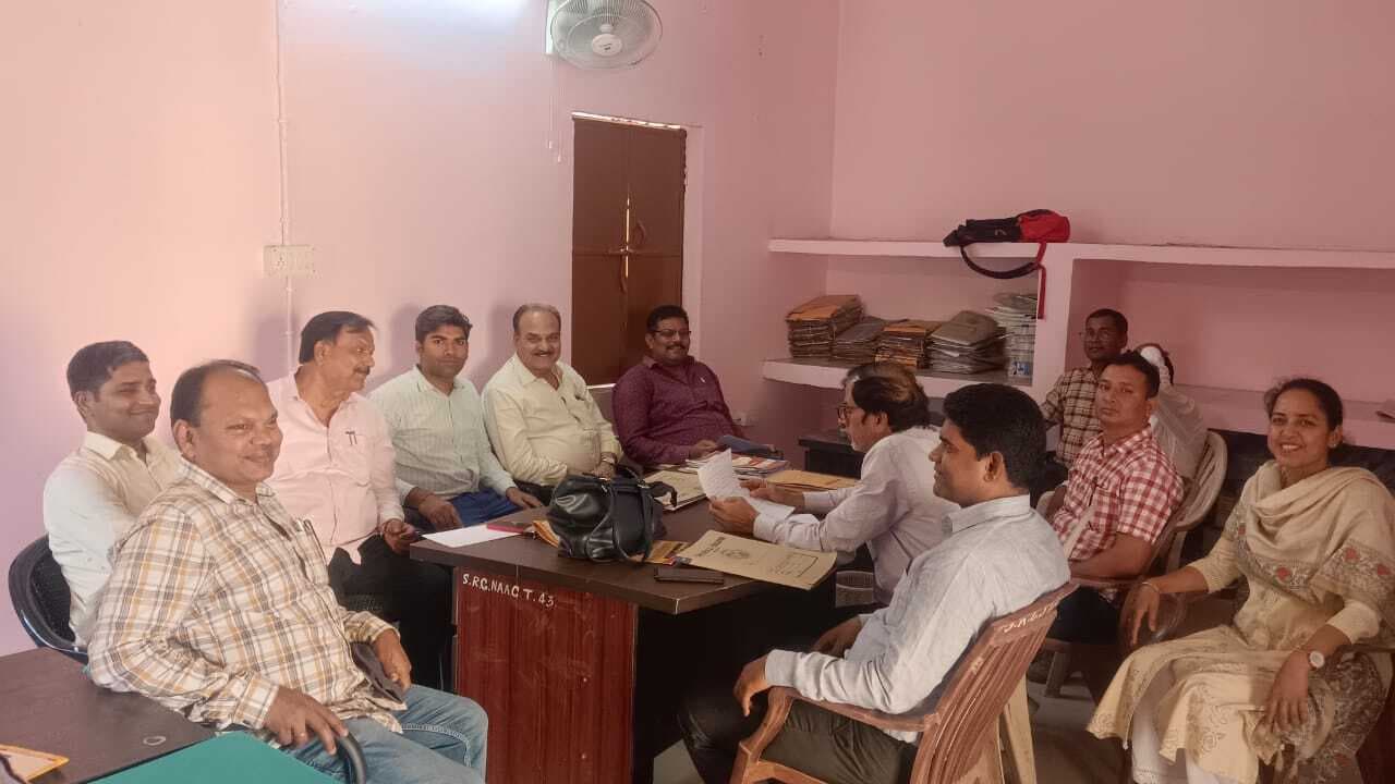 सजग होकर काम करने का प्रधानाचार्य ने दिया निर्देश