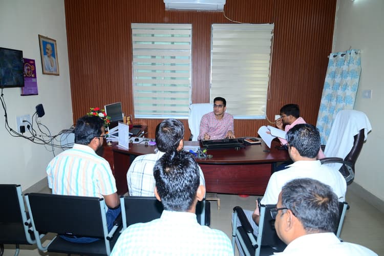 Motihari: ढाका में भारतमाला परियोजना की डीएम ने की समीक्षा