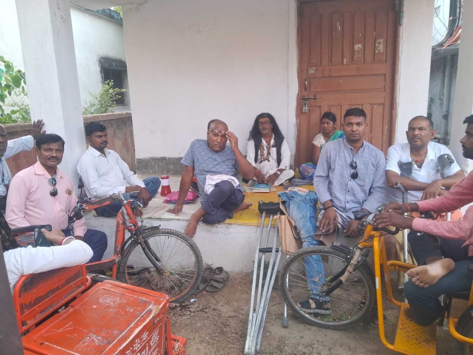 दिव्यांगों ने विभिन्न समस्याओं पर संघर्ष करने का निर्णय लिया