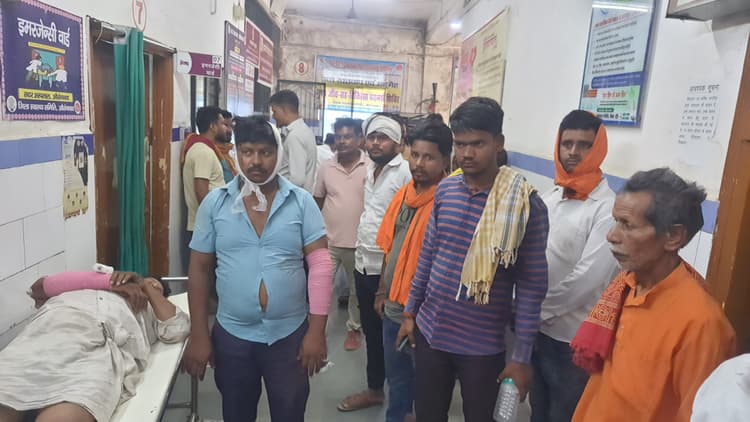 इगुनाही गांव में आपसी विवाद में दो पक्षों में मारपीट, आधे दर्जन से अधिक घायल