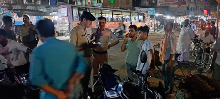 गेड़ाबाड़ी में वाहन जांच अभियान से मचा हड़कंप