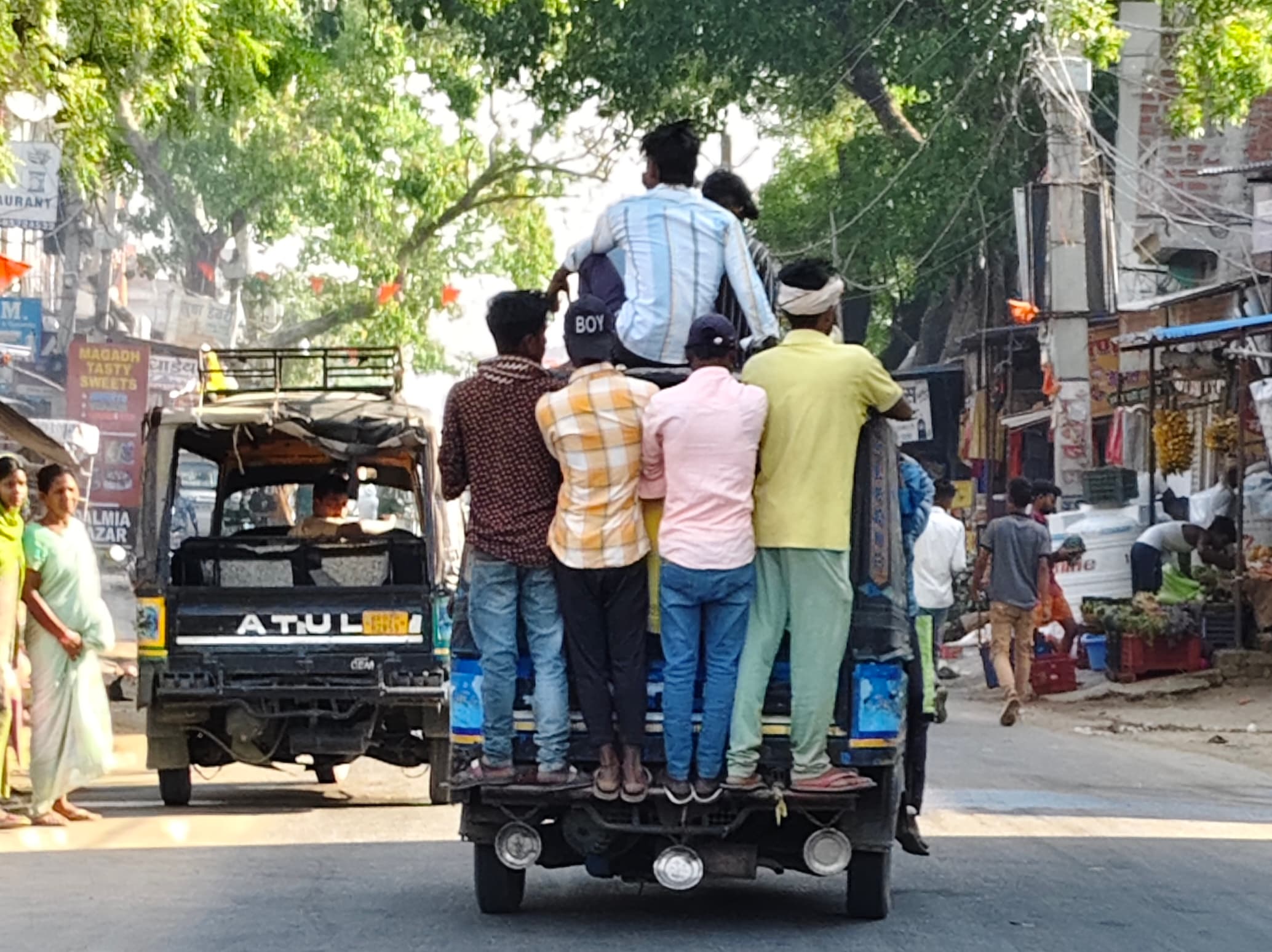 गुरुआ में दो दिनों से सरकारी बस बंद, यात्री परेशान