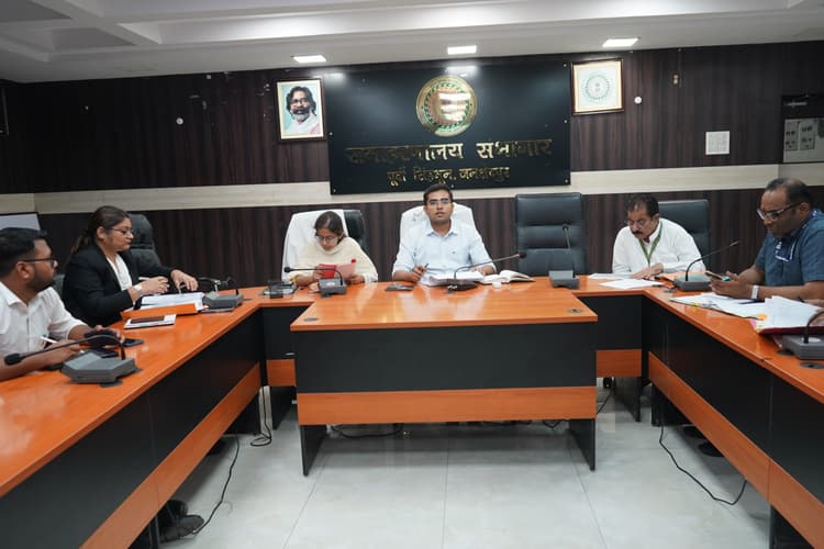 Jamshedpur news. जिले में खुलेंगे तीन नये अल्ट्रा साउंड सेंटर और चार ने बदले अपने नाम, 12 आवेदन निरस्त