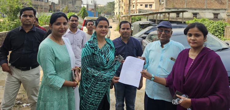 डिप्टी मेयर ने सड़क निर्माण कार्य में पायी अनियमितता