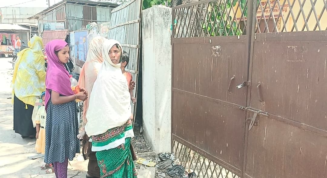 हेल्थ एंड वेलनेस सेंटर रामपुर में 11 बजे तक लटकता रहा ताला