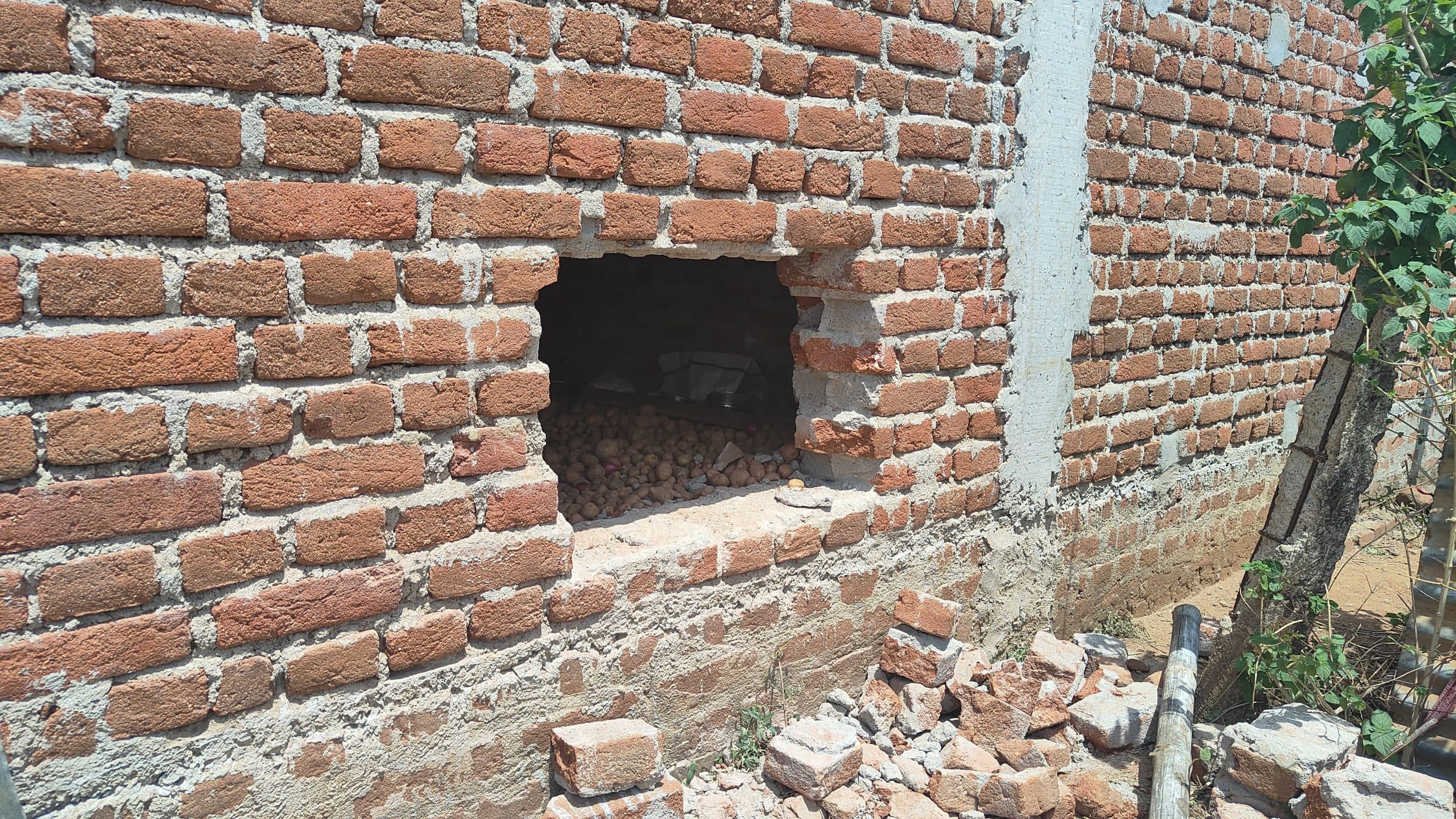 deoghar news : घर में रखे जेवरात समेत 1.30 लाख की चोरी