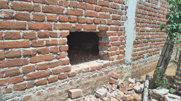 deoghar news : घर में रखे जेवरात समेत 1.30 लाख की चोरी