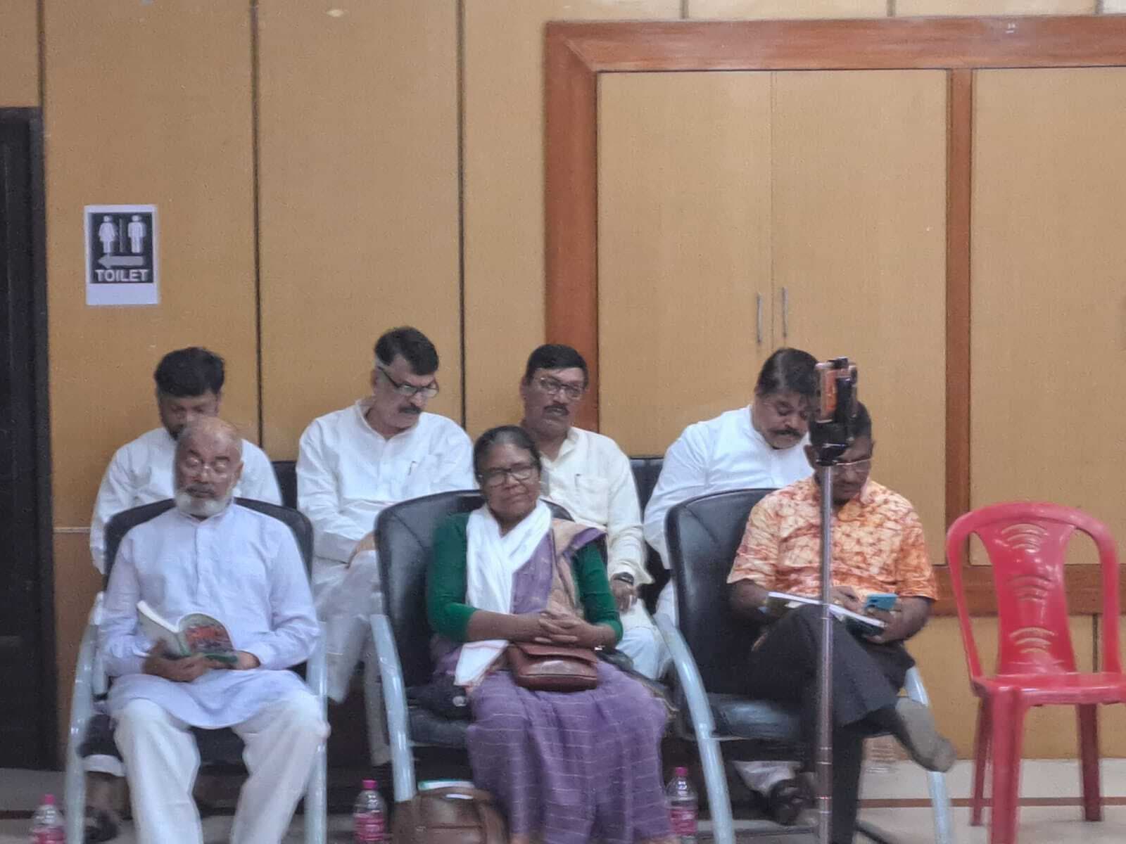 Political News : पंचायती राज व पेसा कानून पूरी तरह से लागू करने समेत तीन प्रस्ताव पारित