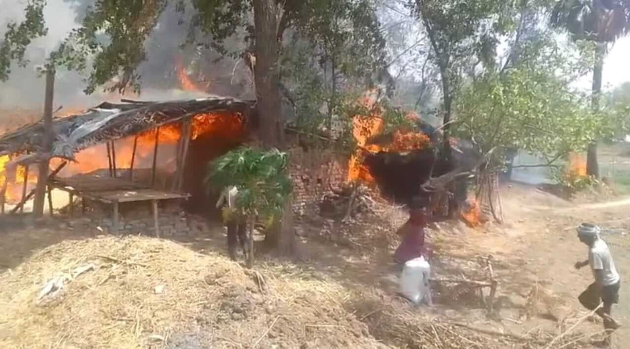 अगलगी में किसान की हजारों की नेवारी जली