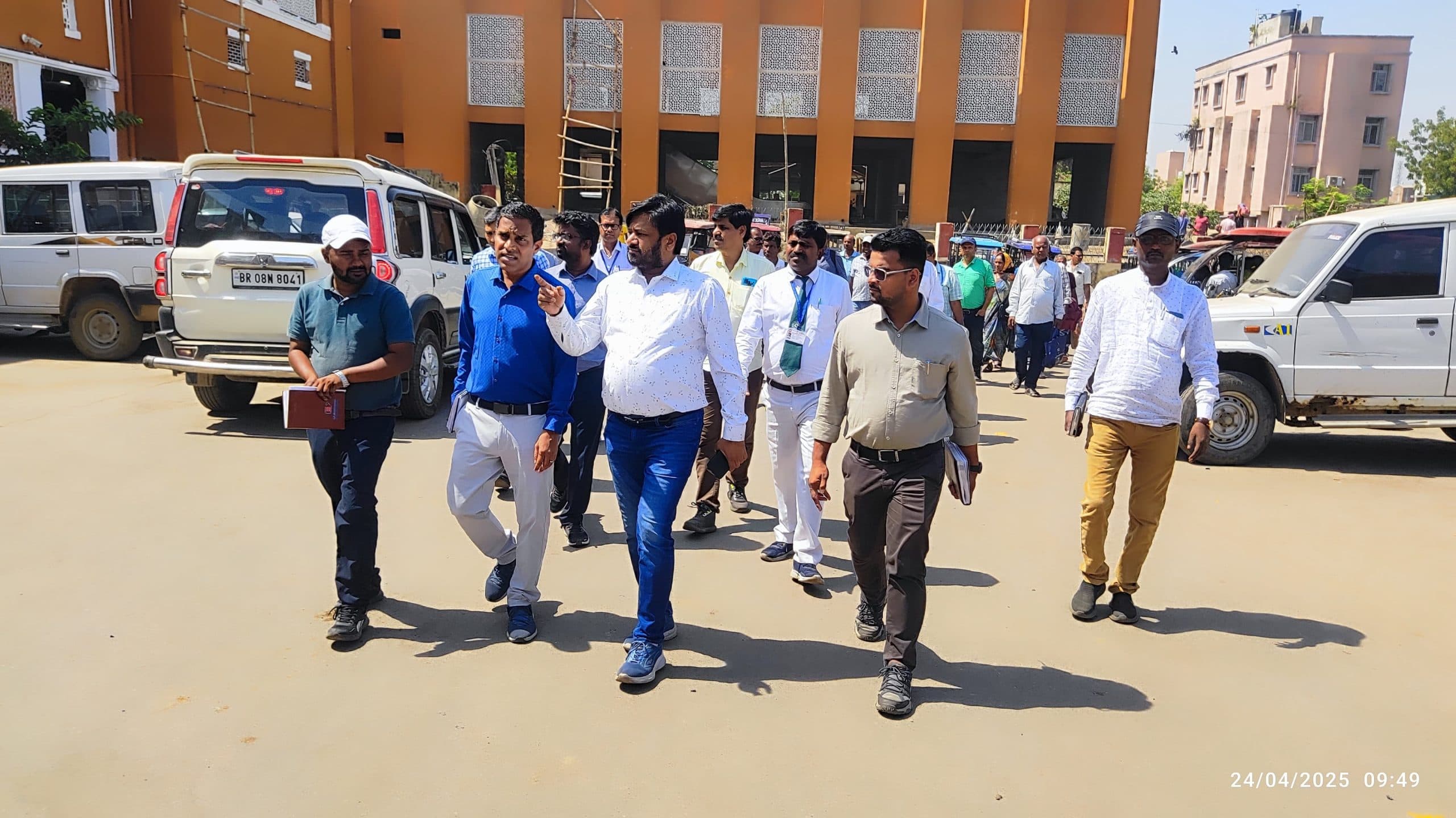 पूर्व रेलवे के प्रिंसिपल चीफ इंजीनियर पहुंचे जमालपुर, यार्ड व स्टेशन परिसर का किया निरीक्षण