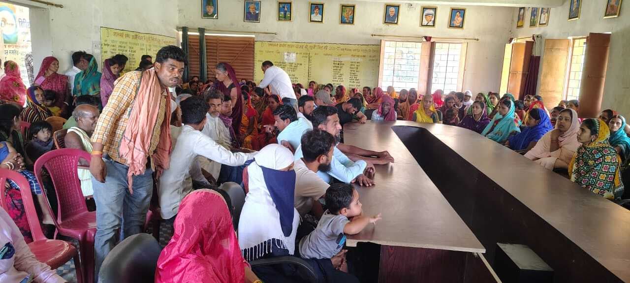 Deoghar news : छात्र-छात्राओं ने निकाली प्रभात फेरी, पंचायती राज को बताया ग्रामीण विकास का मजबूत आधार