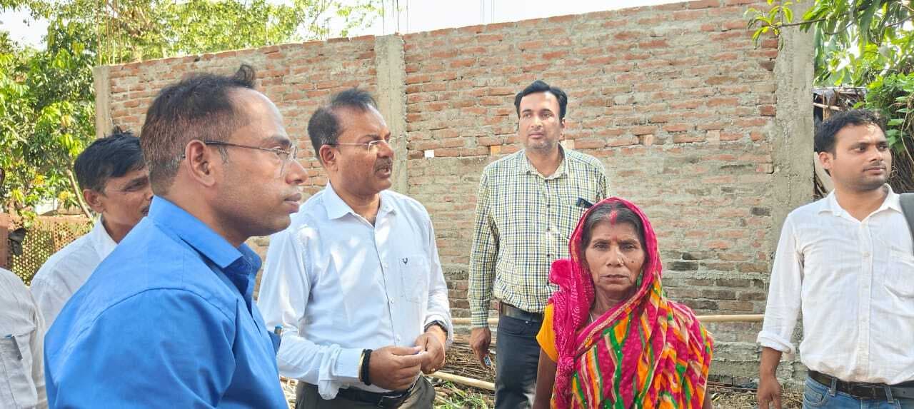 तालझारी के कर्णपुरा पंचायत में डीडीसी ने किया योजनाओं का निरीक्षण