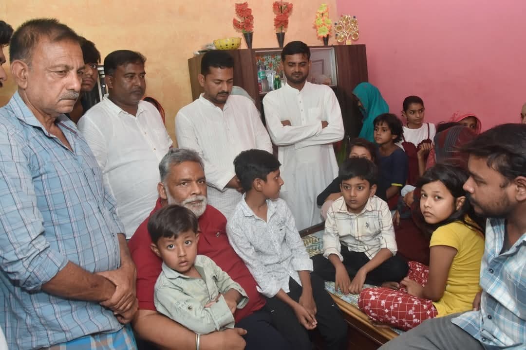 पप्पू यादव ने शोकाकुल परिजनों से मिलकर जतायी संवेदना
