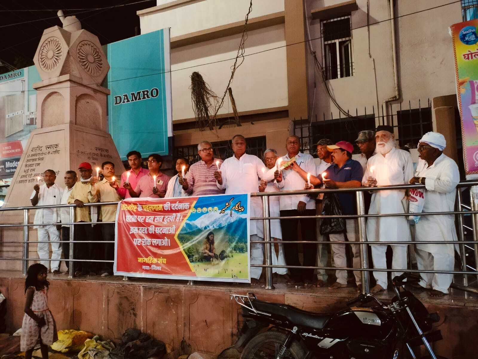 आतंकी हमले में मारे गये लोगों को दी श्रद्धांजलि