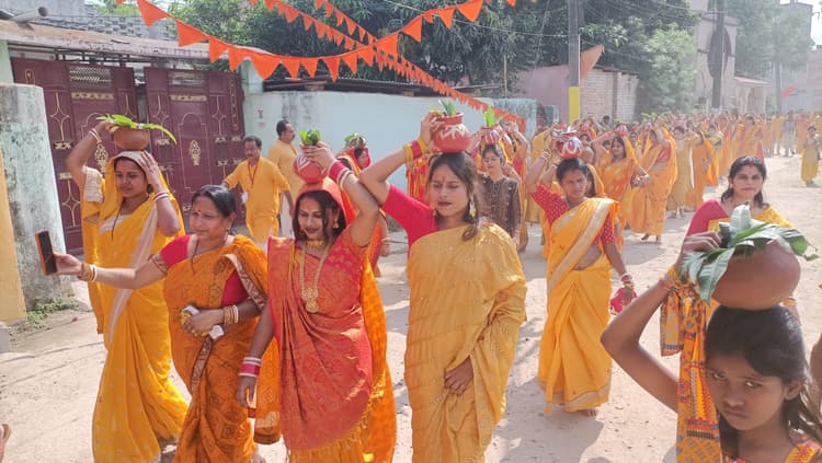 कलशयात्रा के साथ हरिनाम संकीर्तन शुरू