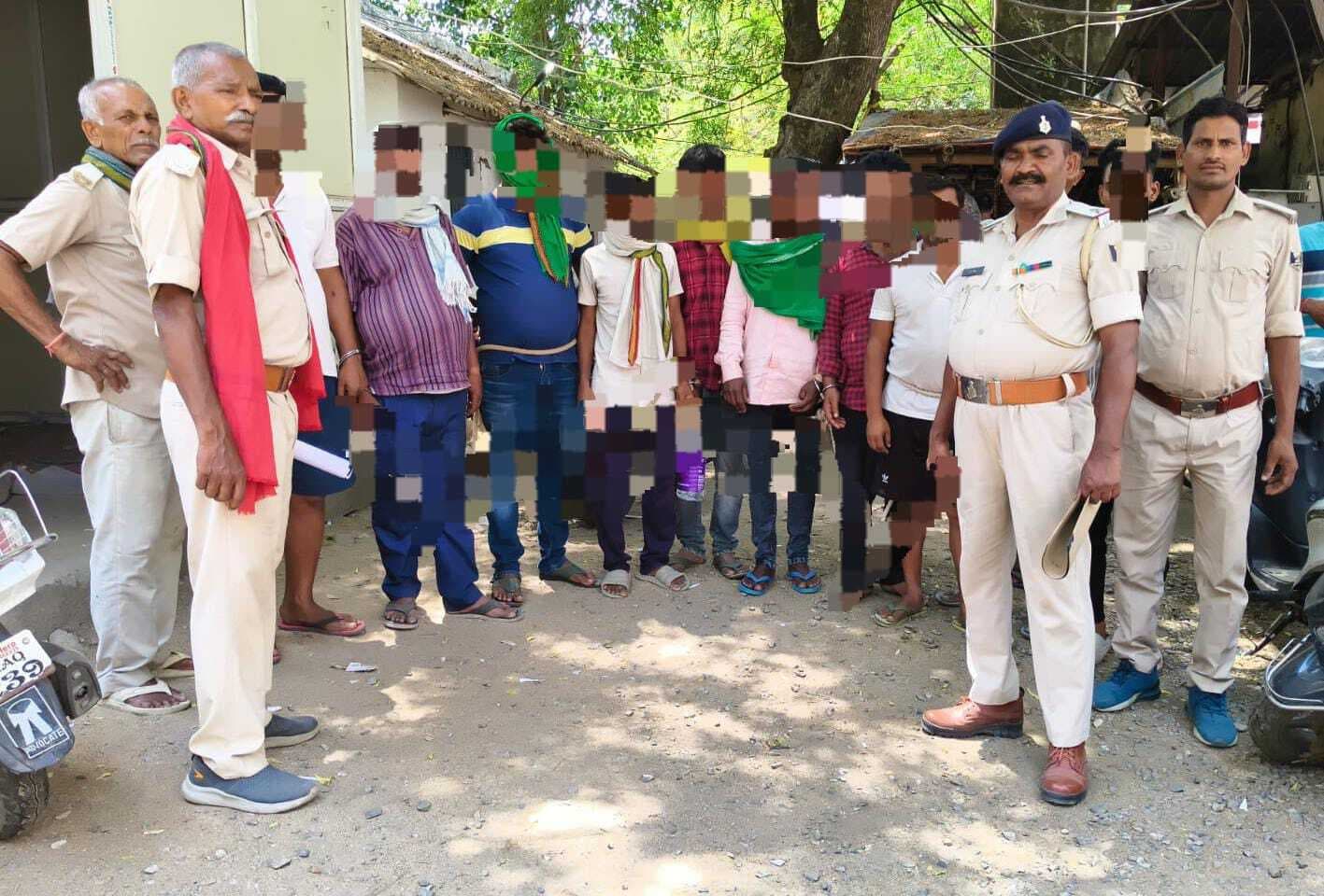 गेवालबिगहा गांव में लॉटरी खेलते 10 लोग पकड़ाये