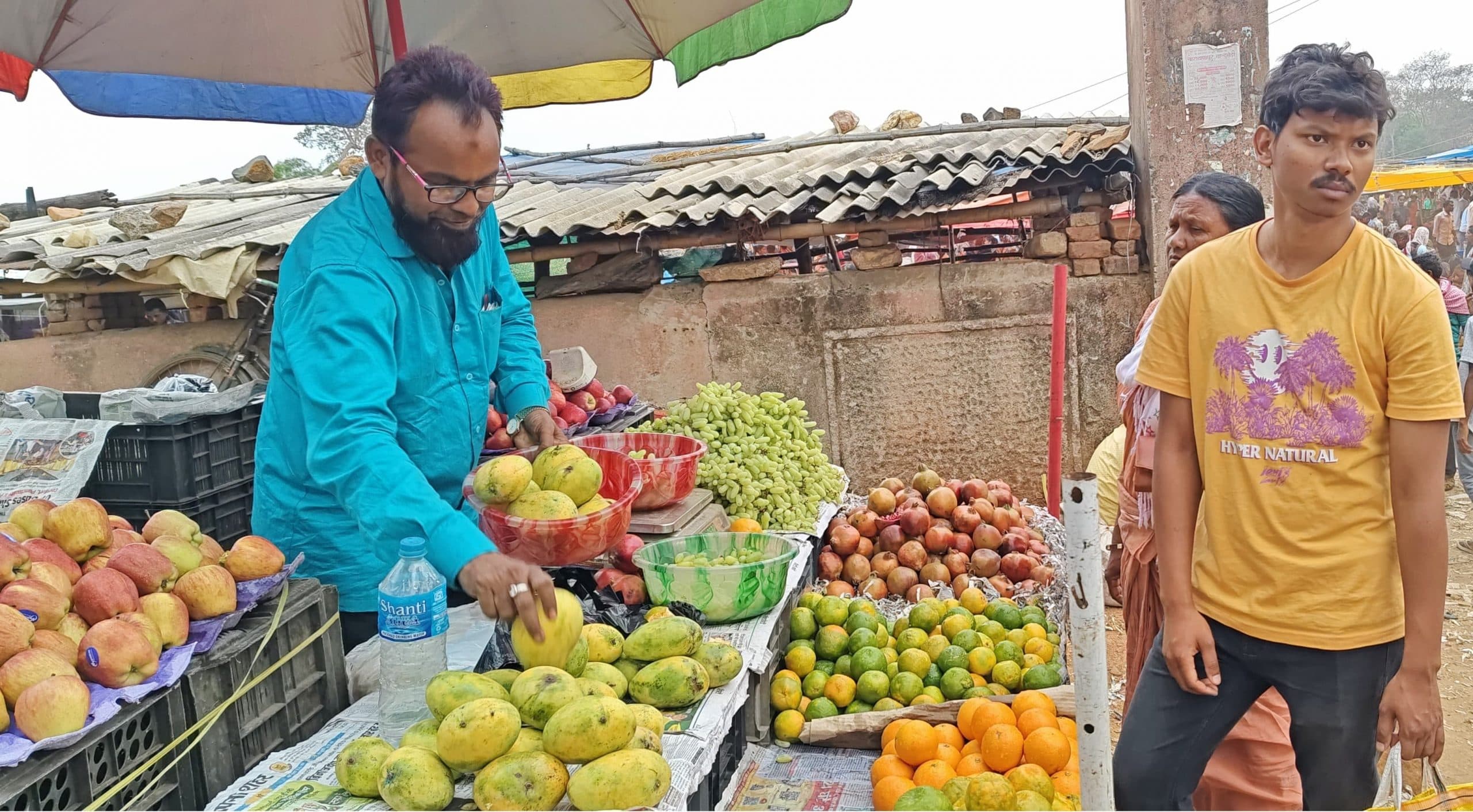 Seraikela News : फलों का राजा आम बाजार में दाख़िल, कीमत ₹120 किलो