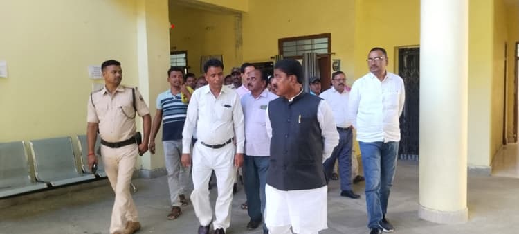 विधायक ने किया प्रखंड सह अंचल कार्यालय का औचक निरीक्षण