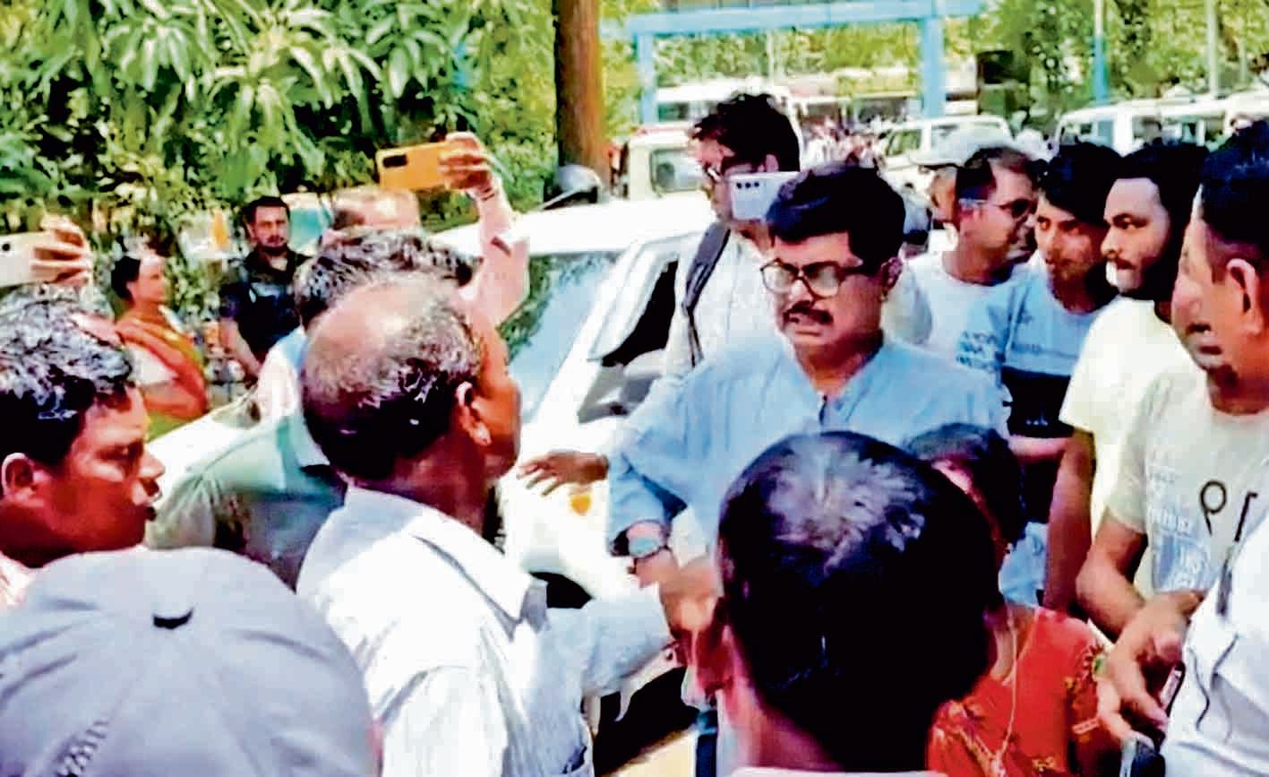 दुर्गापुर महकमा अस्पताल में प्रसूता की मौत, भड़के परिजनों ने किया हंगामा