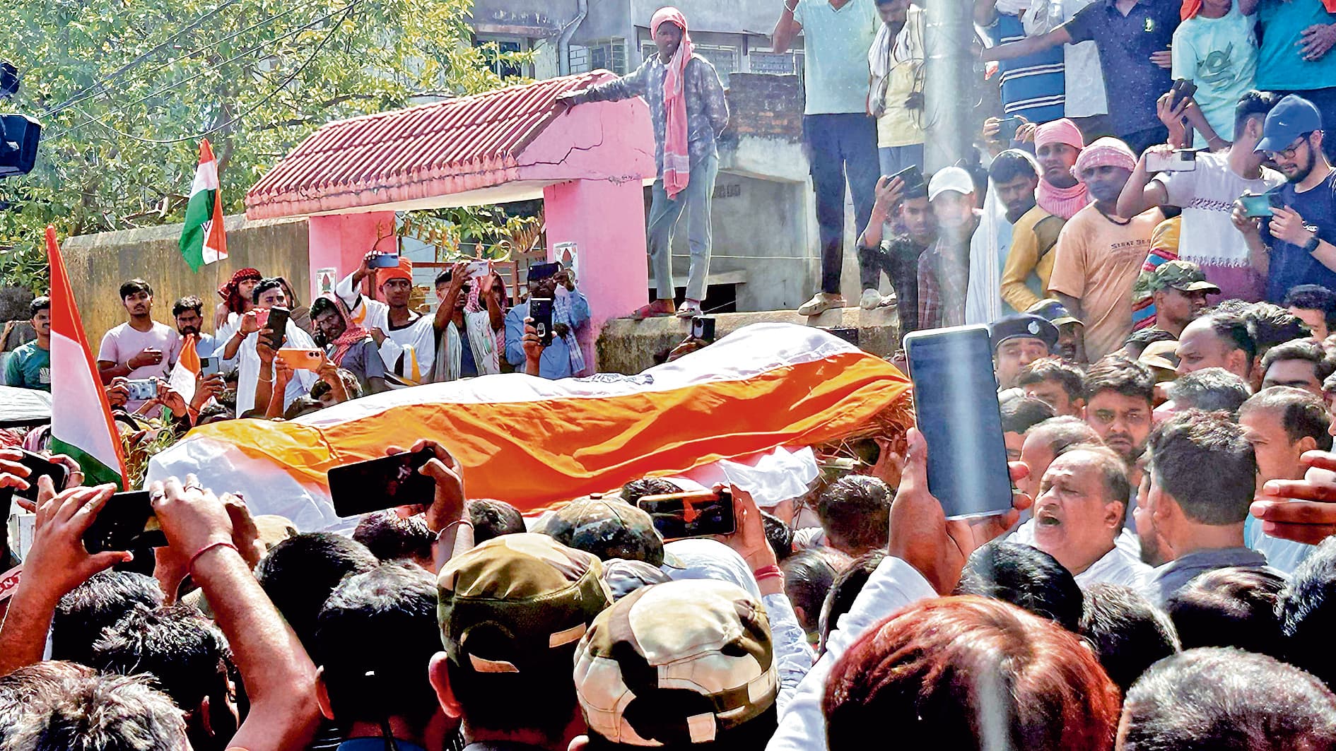 झालदा में नम आंखों से मनीष रंजन को दी गयी अंतिम विदाई