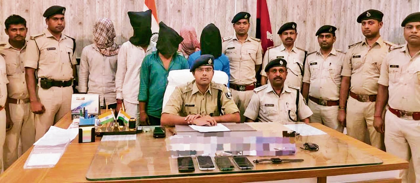 Chhapra News : लूटी गयी बाइक, मोबाइल के साथ चार लुटेरे गिरफ्तार