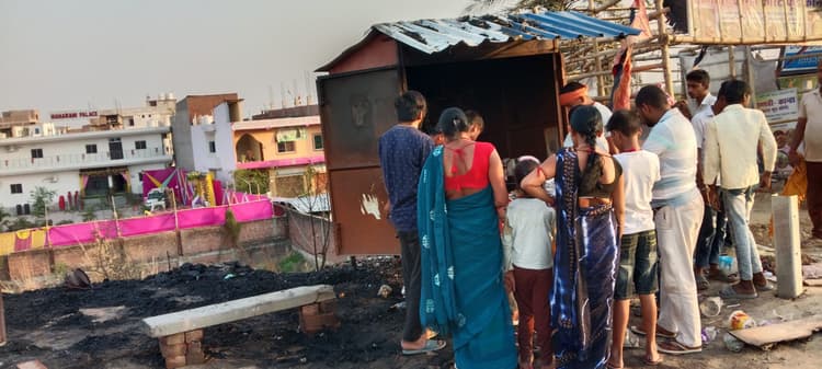 Gaya News :शाॅर्ट सर्किट से सलेमपुर बाइपास के पास लगी आग, दो दुकानें राख