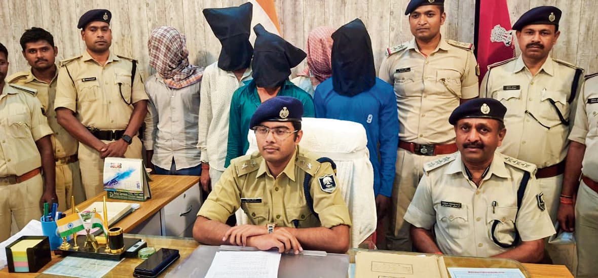 Chhapra News : लूट की योजना बना रहे चार बदमाश हथियार के साथ गिरफ्तार