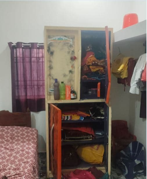 Deoghar news : दिनदहाड़े चोरों ने घर का ताला तोड़कर डेढ़ लाख के जेवरात की चोरी कर ली