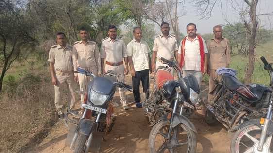 अवैध बालू परिवहन पर कार्रवाई, तीन मोटरसाइकिलें जब्त