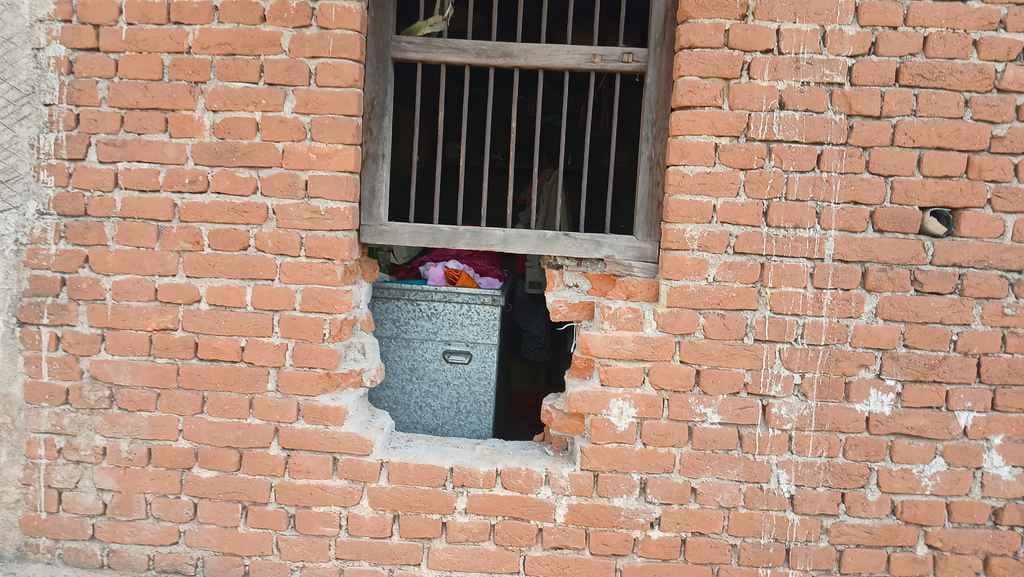 मोतिया ओपी के बक्सरा व बलियाकित्ता गांव में एक ही रात तीन घरों में चोरी