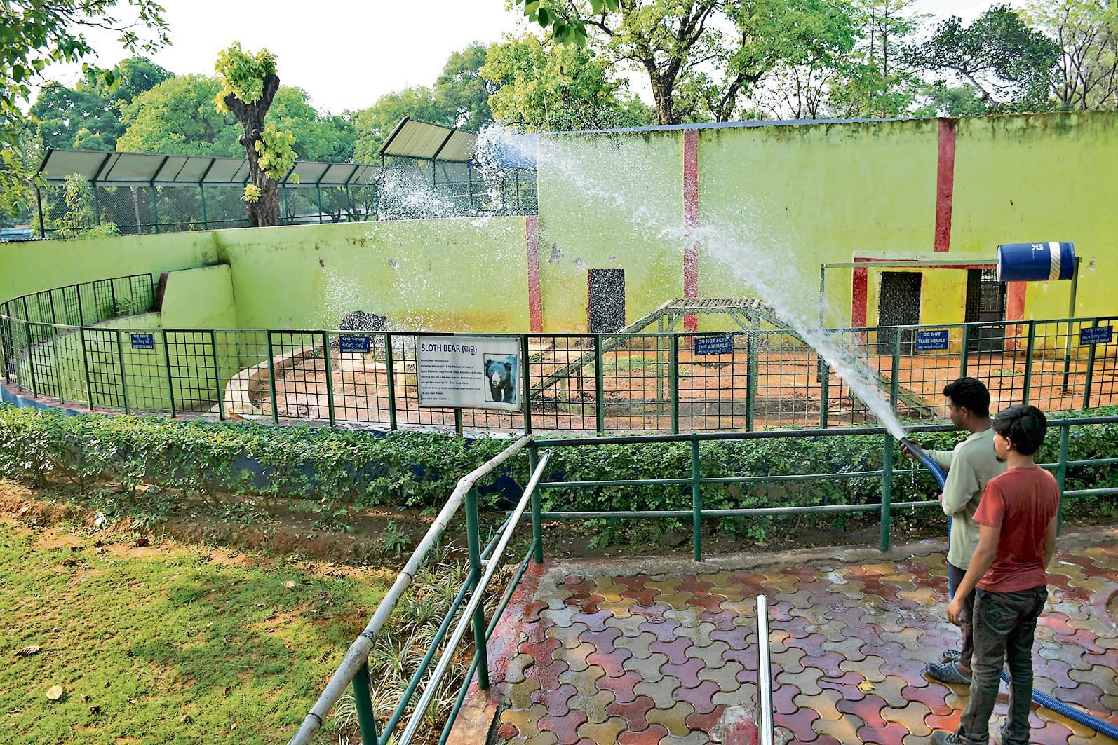 Rourkela News: आरएसपी ने इंदिरा गांधी और हिरण पार्क में शुरू करवाया पानी का छिड़काव