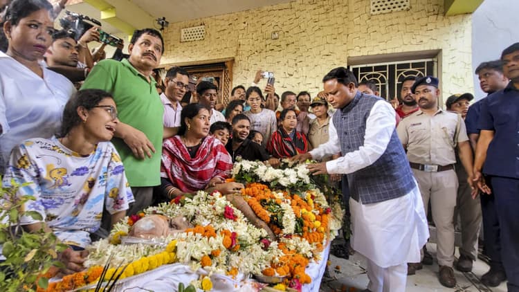 Bhubaneswar News: पहलगाम में मारे गये प्रशांत के परिवार को 20 लाख रुपये और पत्नी को नौकरी देगी ओडिशा सरकार