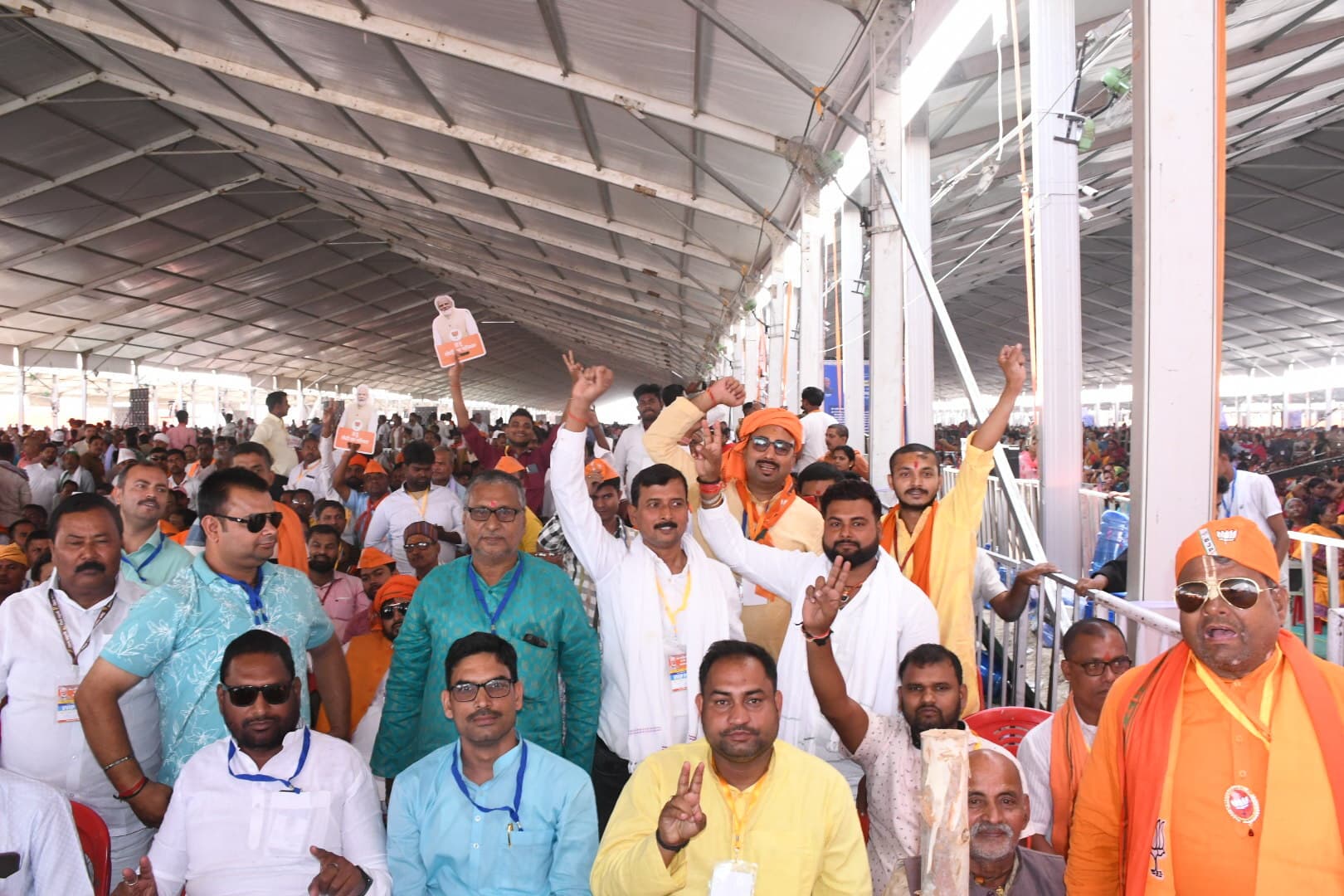 Madhubani News : तपती दोपहरी में पीएम को सुनने व देखने उमड़ पड़ा जन सैलाब